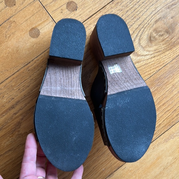 Lisa b. Olive Veg leather open toe clog size 6 - Picture 3 of 5